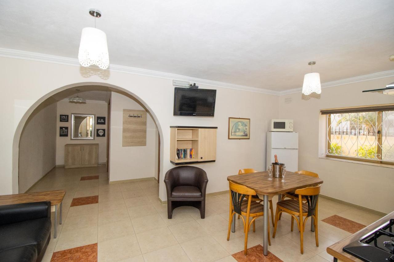 Tranquil Villa Apartments Units Мелліха Екстер'єр фото