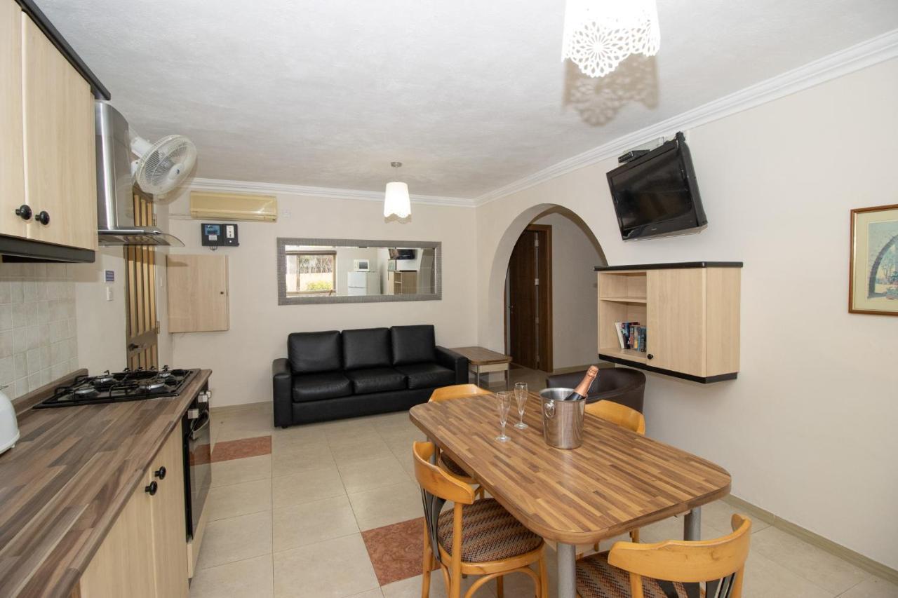 Tranquil Villa Apartments Units Мелліха Екстер'єр фото