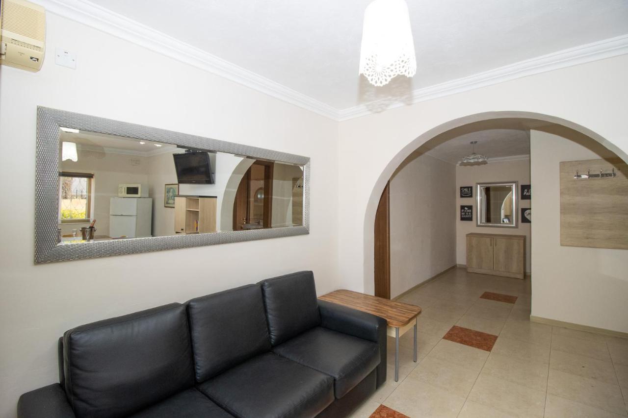 Tranquil Villa Apartments Units Мелліха Екстер'єр фото